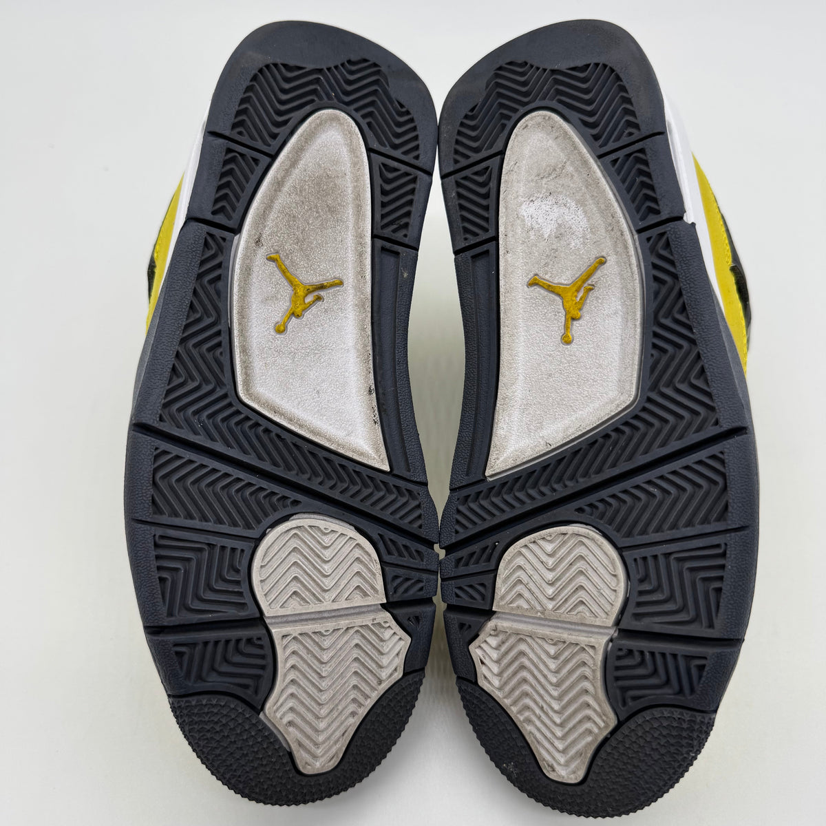 Jordan 4 Lightning (2021)