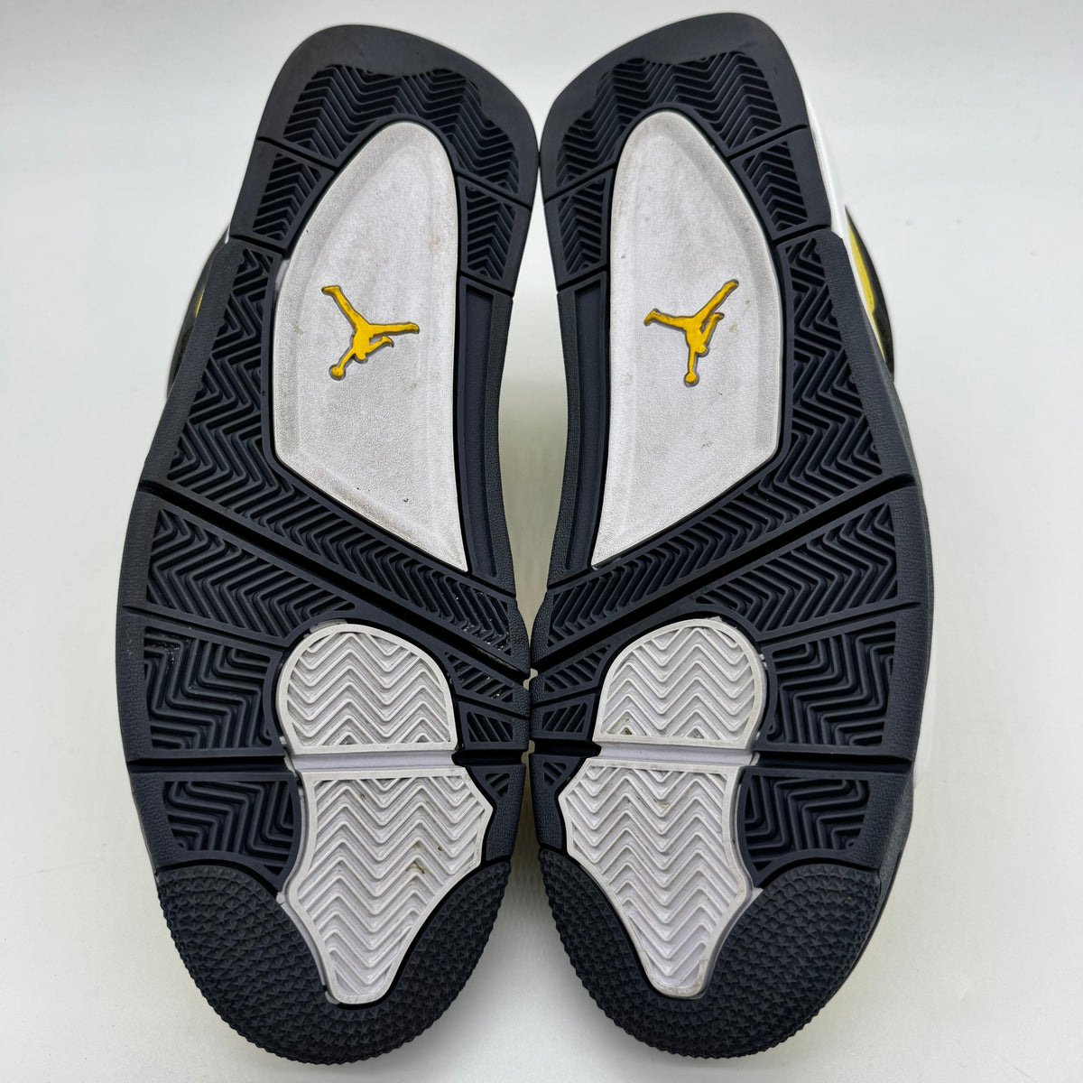 Jordan 4 Lightning (2021)
