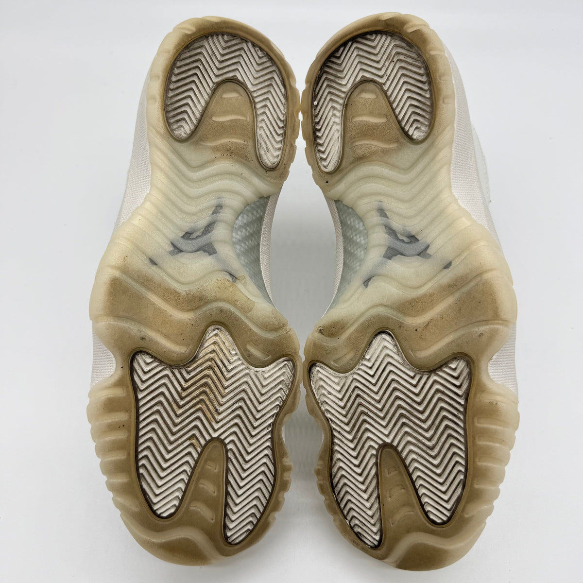Jordan 11 Pearl