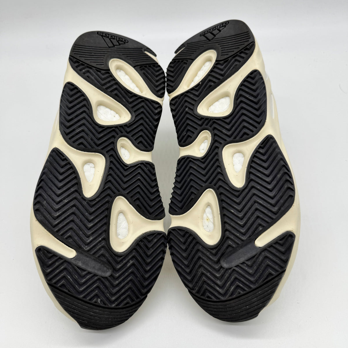 Adidas Yeezy Boost 700 Analog