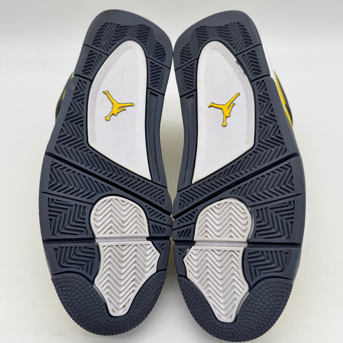 Jordan 4 Lightning (2021)