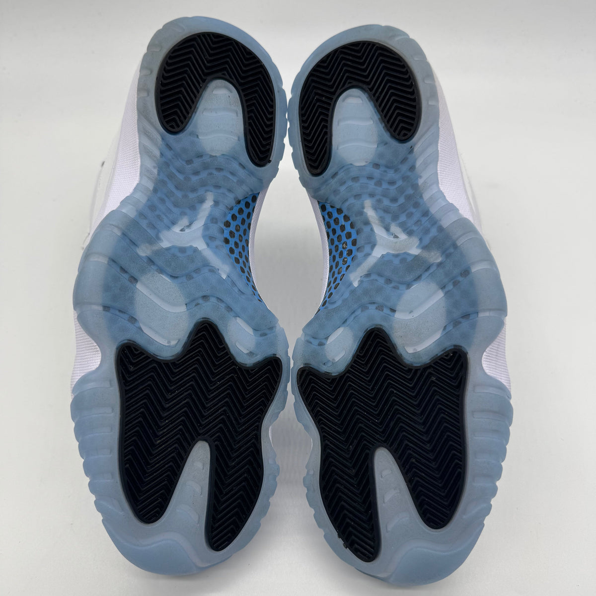 Jordan 11 Legend Blue (2024)
