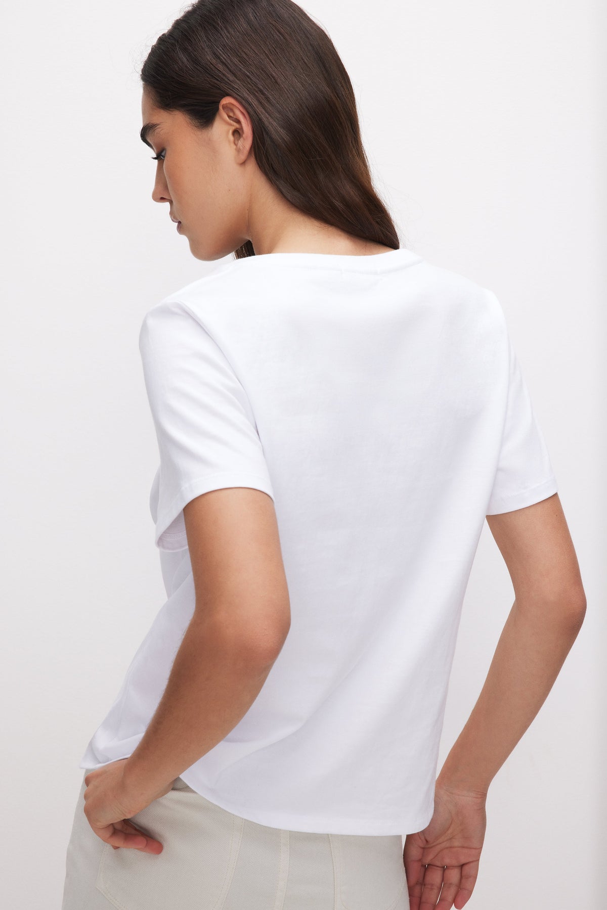 COTTON CLASSIC V-NECK TEE | WHITE001