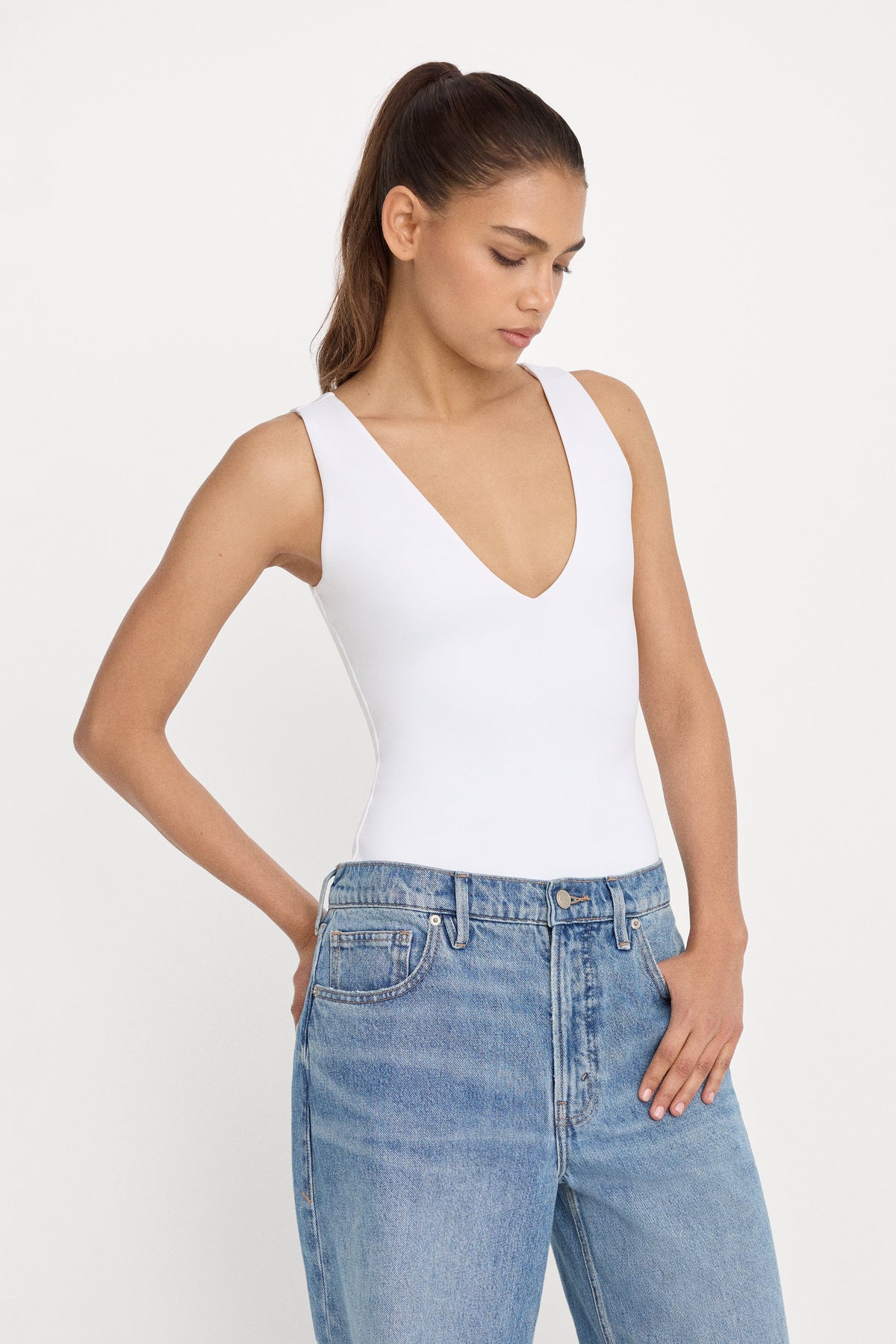 SCULPTING DEEP V BODYSUIT | WHITE001