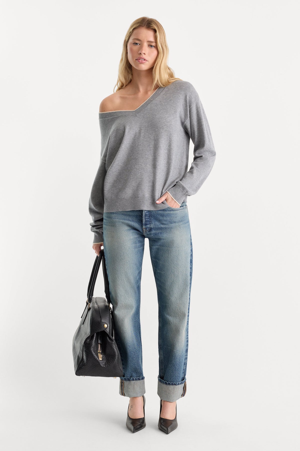 THE COZY V NECK SWEATER | HEATHER GREY001