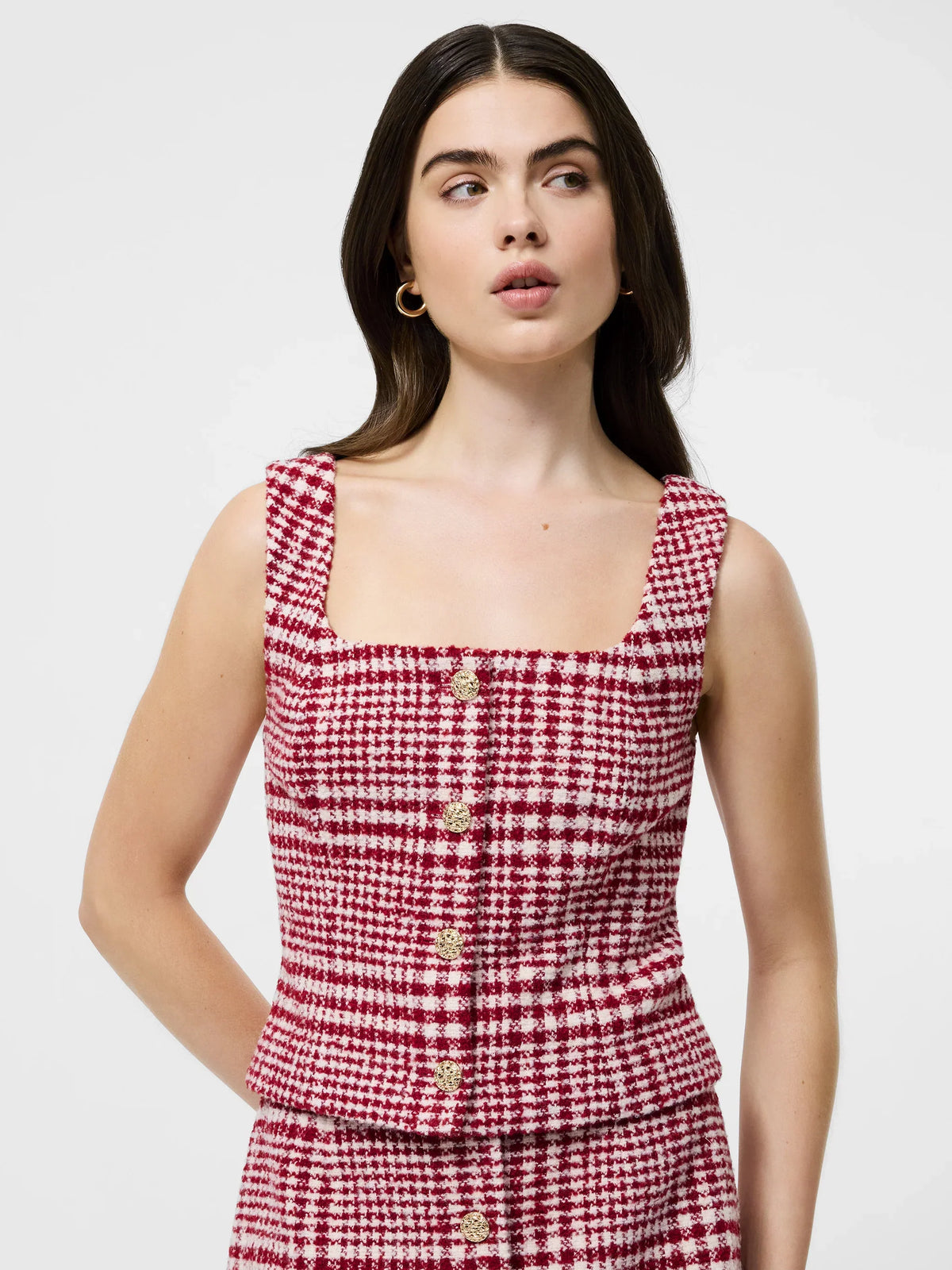 SQUARE NECK SLEEVELESS TOP