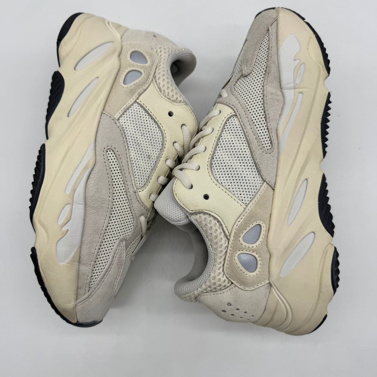 Adidas Yeezy Boost 700 Analog