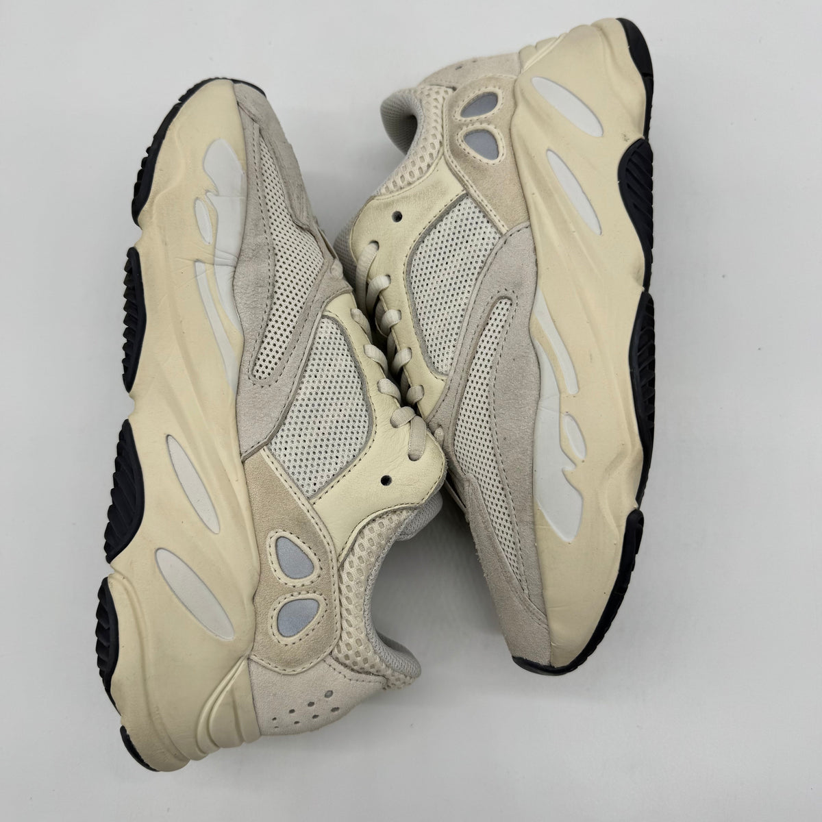 Adidas Yeezy Boost 700 Analog