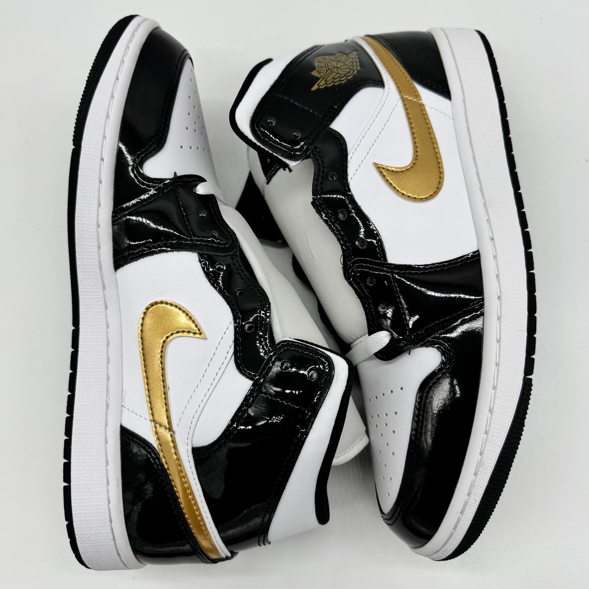 Jordan 1 Mid Patent Black White Gold