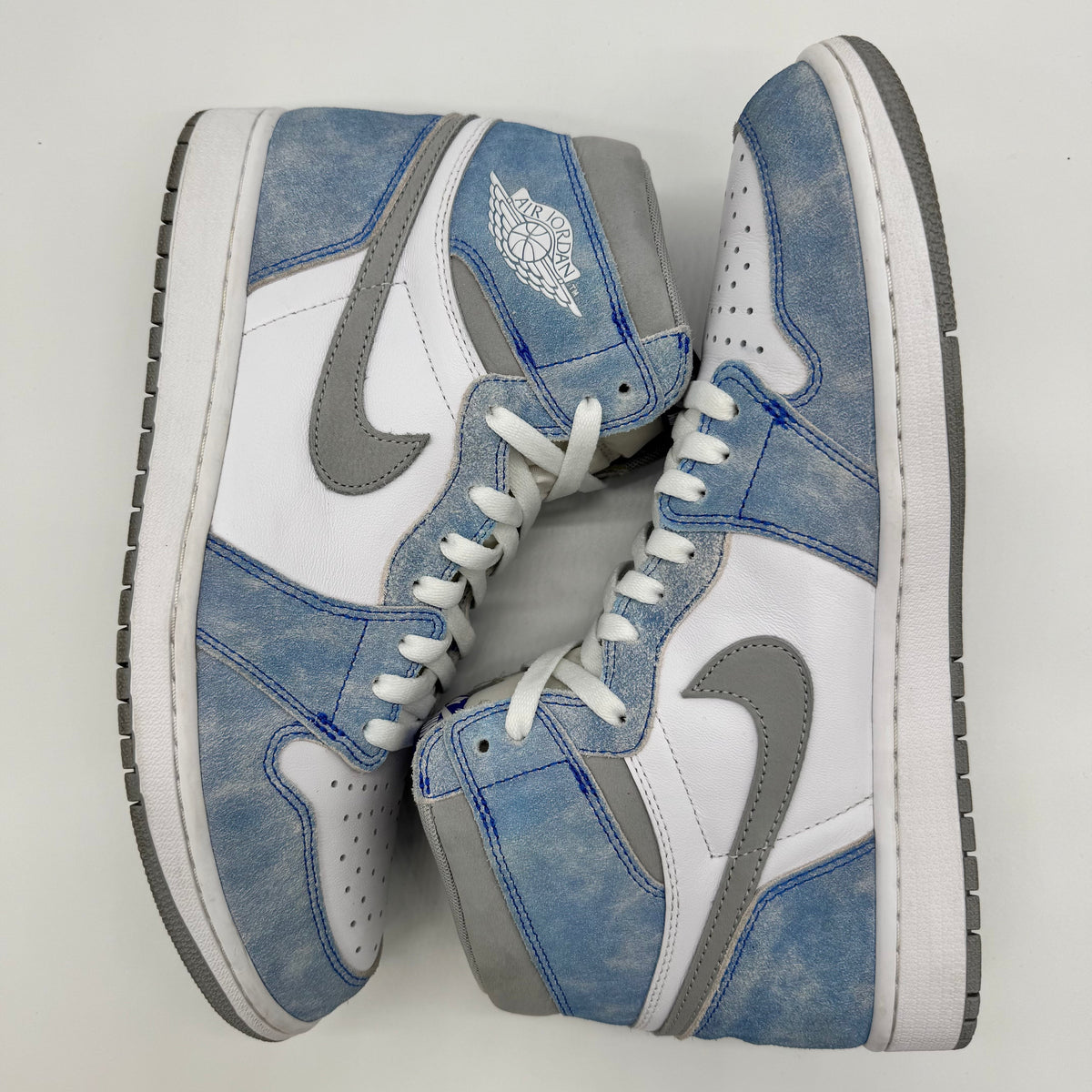 Jordan 1 High Hyper Royal Smoke Grey