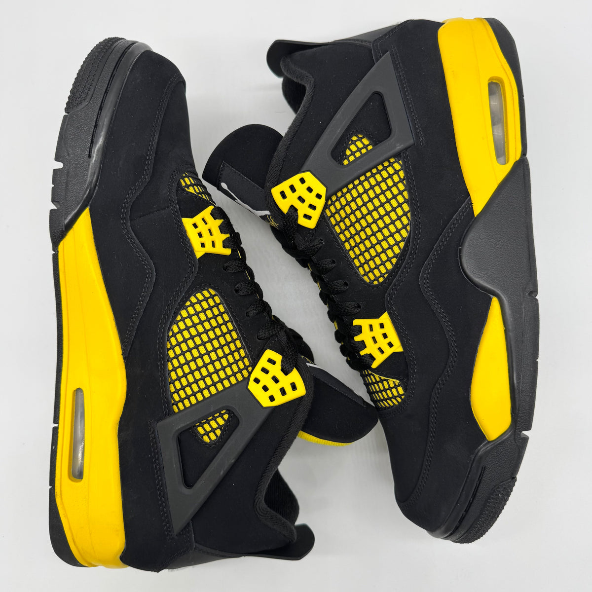 Jordan 4 Thunder (2023)
