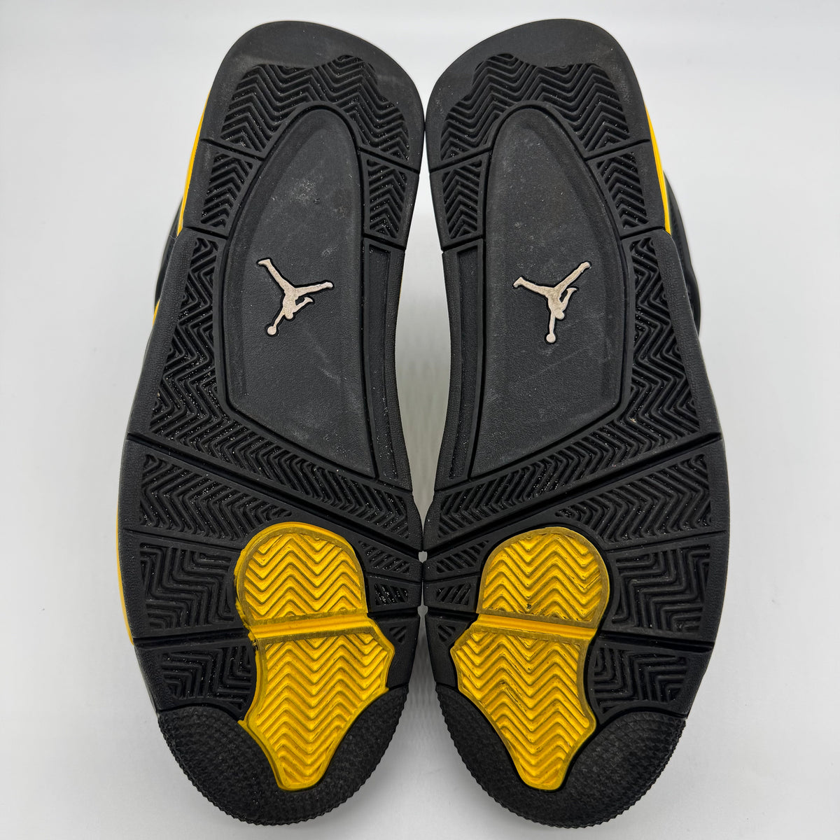 Jordan 4 Thunder (2023)