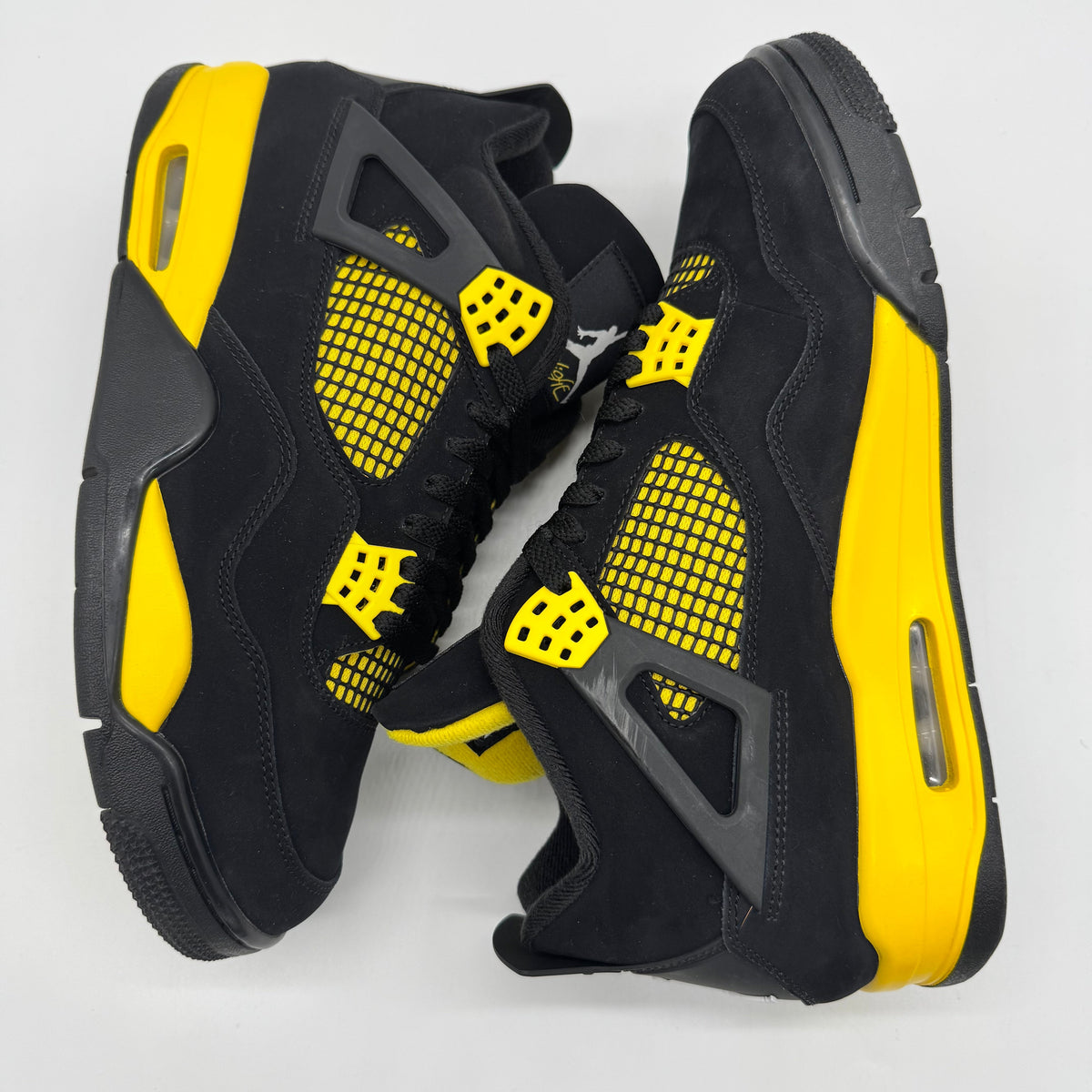 Jordan 4 Thunder (2023)