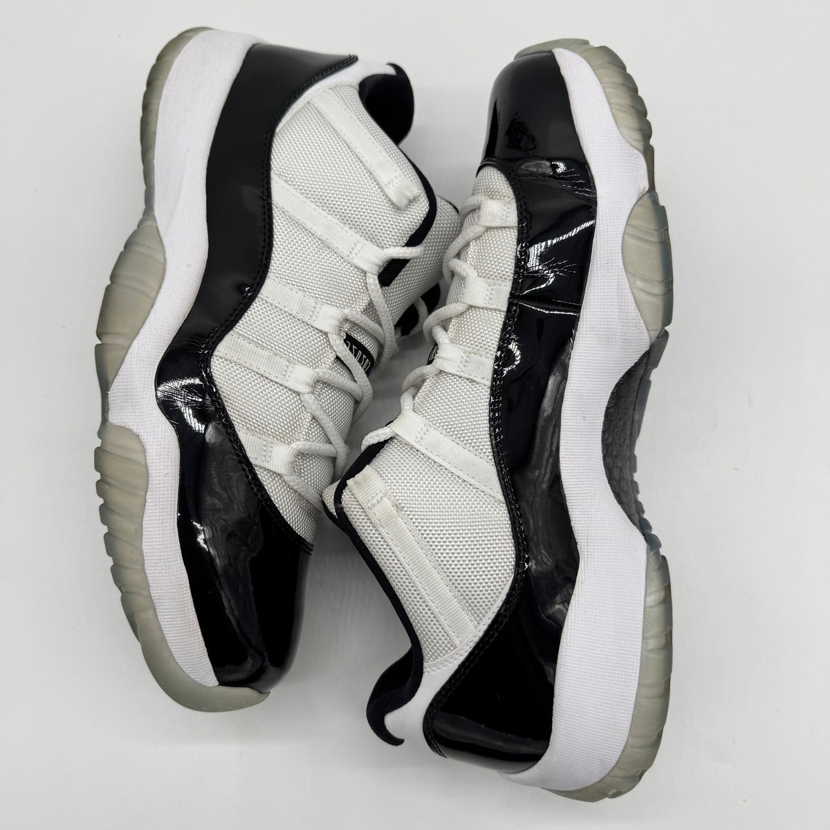 Jordan 11 Low Concord