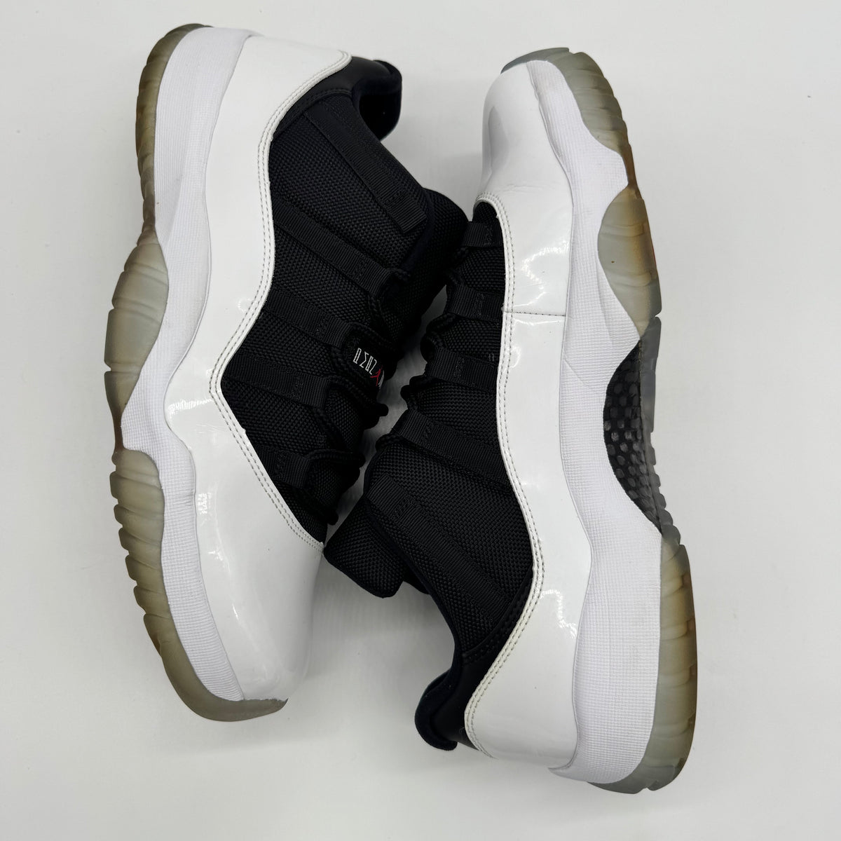 Jordan 11 Low Tuxedo