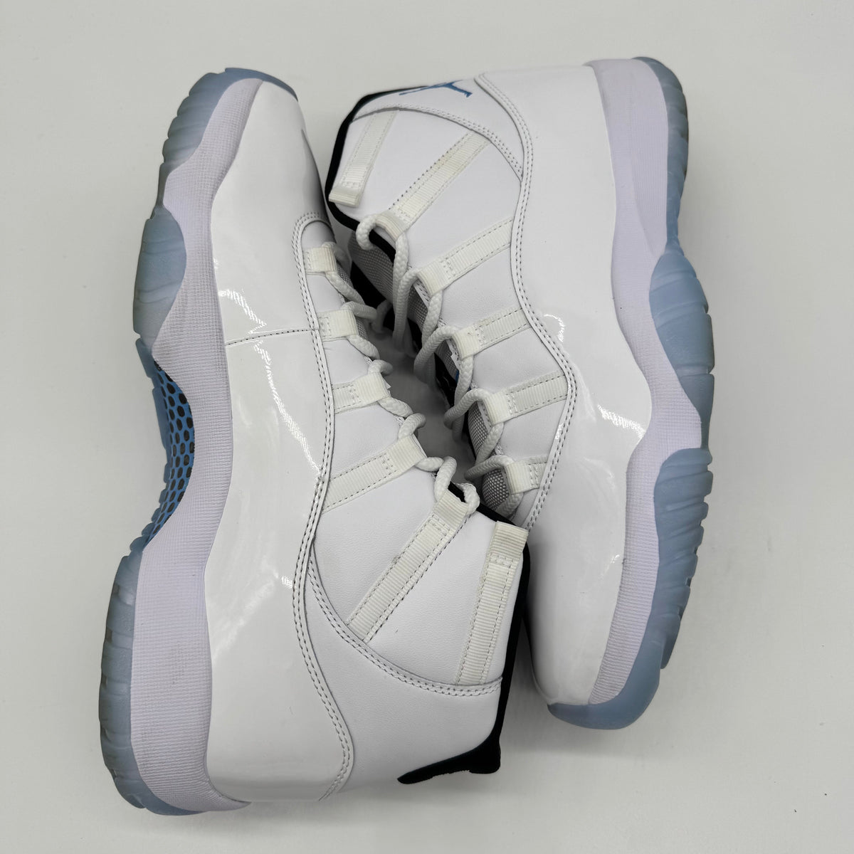 Jordan 11 Legend Blue (2024)