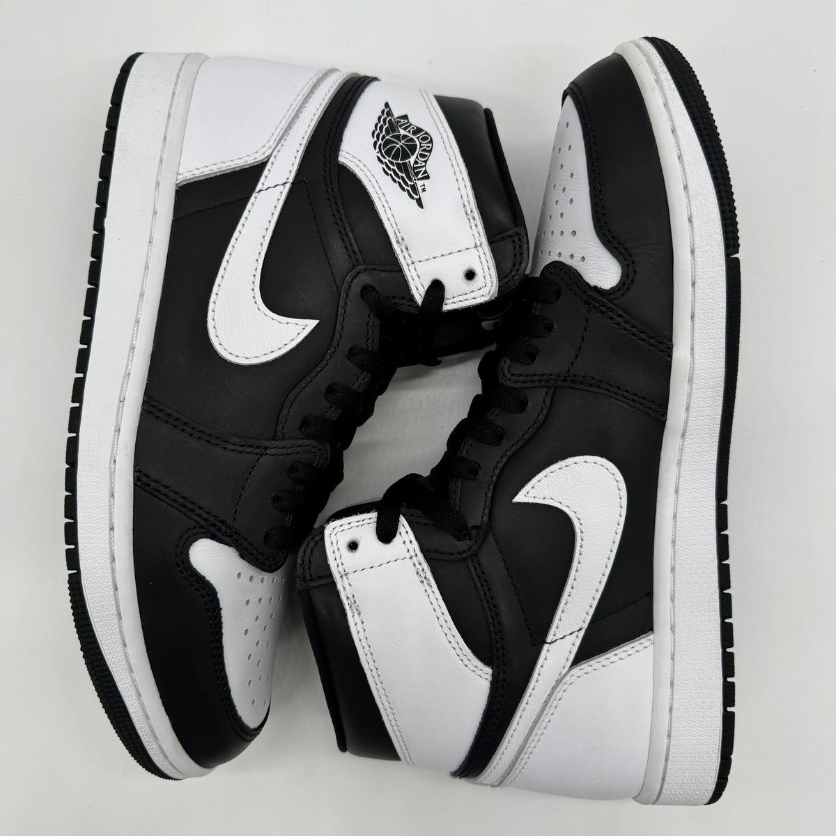 Jordan 1 High OG Black White