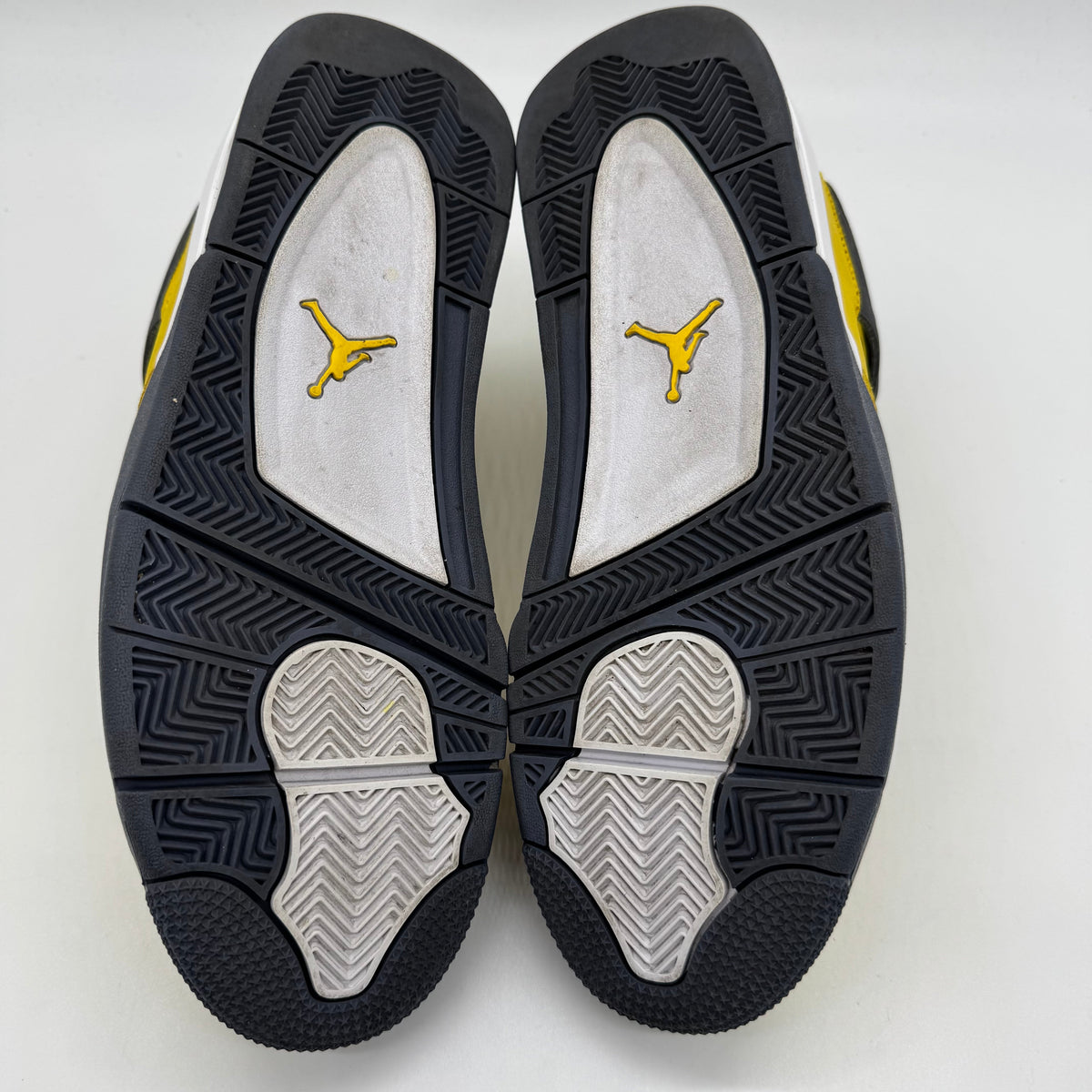 Jordan 4 Lightning (2021)