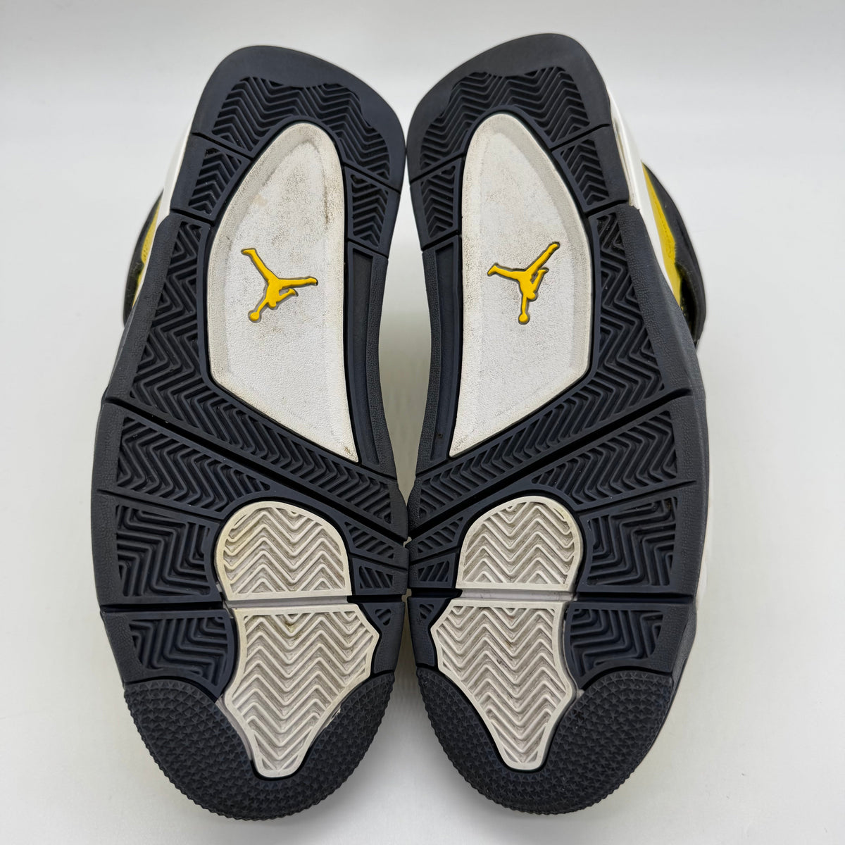 Jordan 4 Lightning (2021)