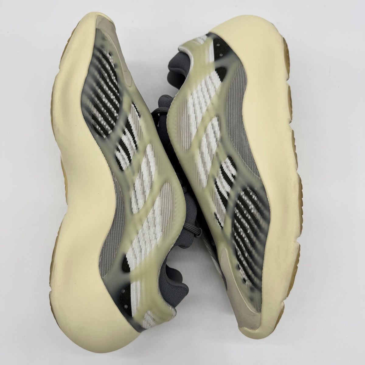 Adidas Yeezy 700 V3 Fade Salt