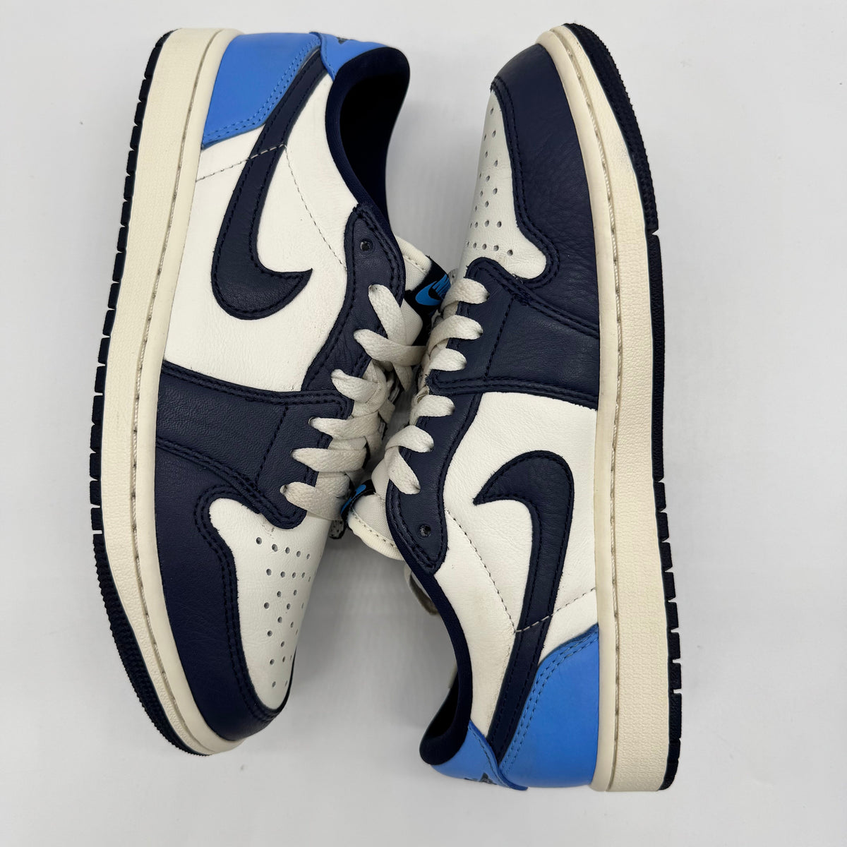 Jordan 1 Low OG Obsidian UNC