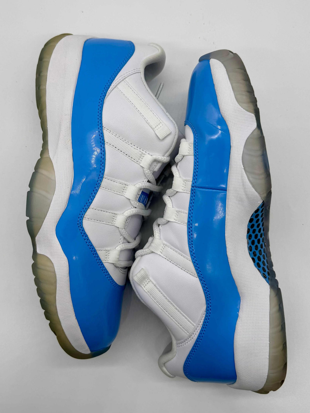 Jordan 11 Low University Blue (2017)