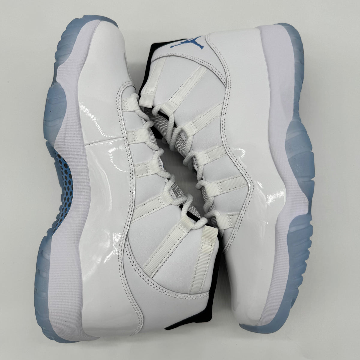 Jordan 11 Legend Blue (2024)