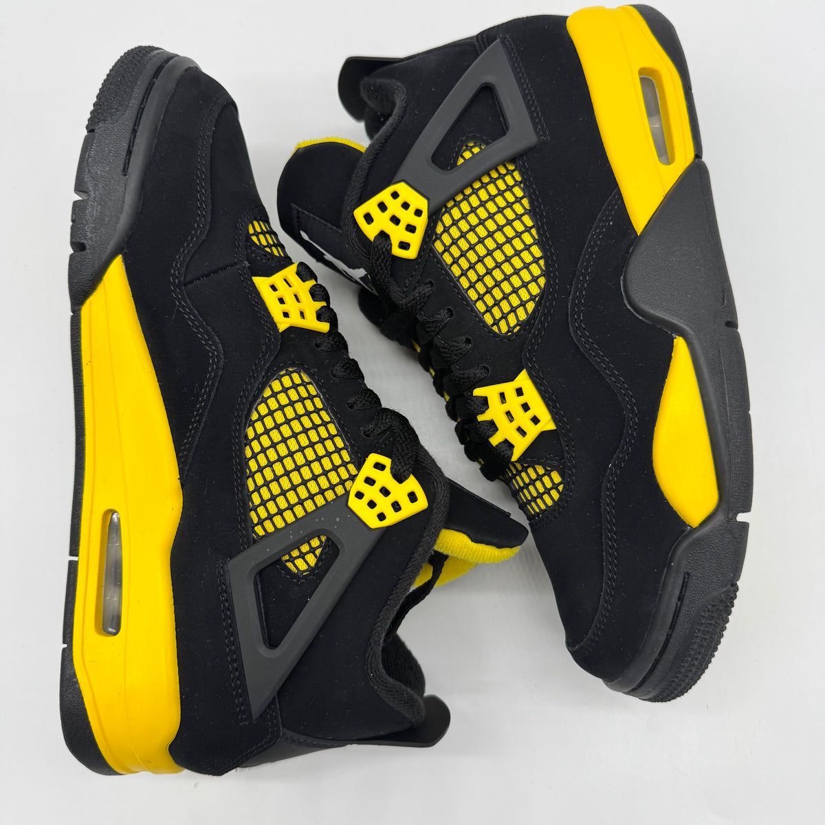 Jordan 4 Thunder (2023)