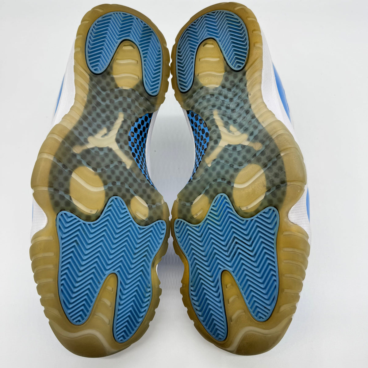 Jordan 11 Low University Blue (2017)