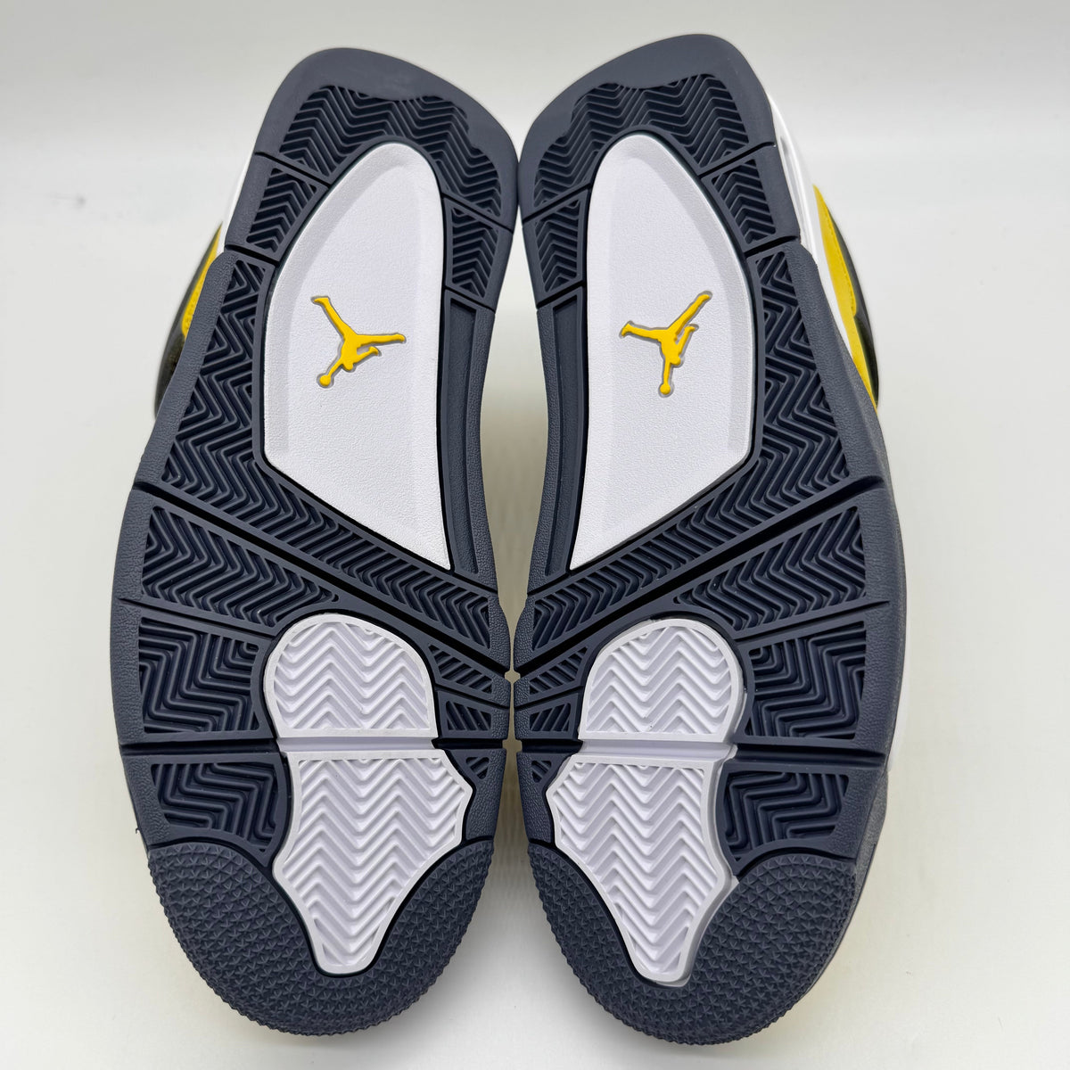 Jordan 4 Lightning (2021)