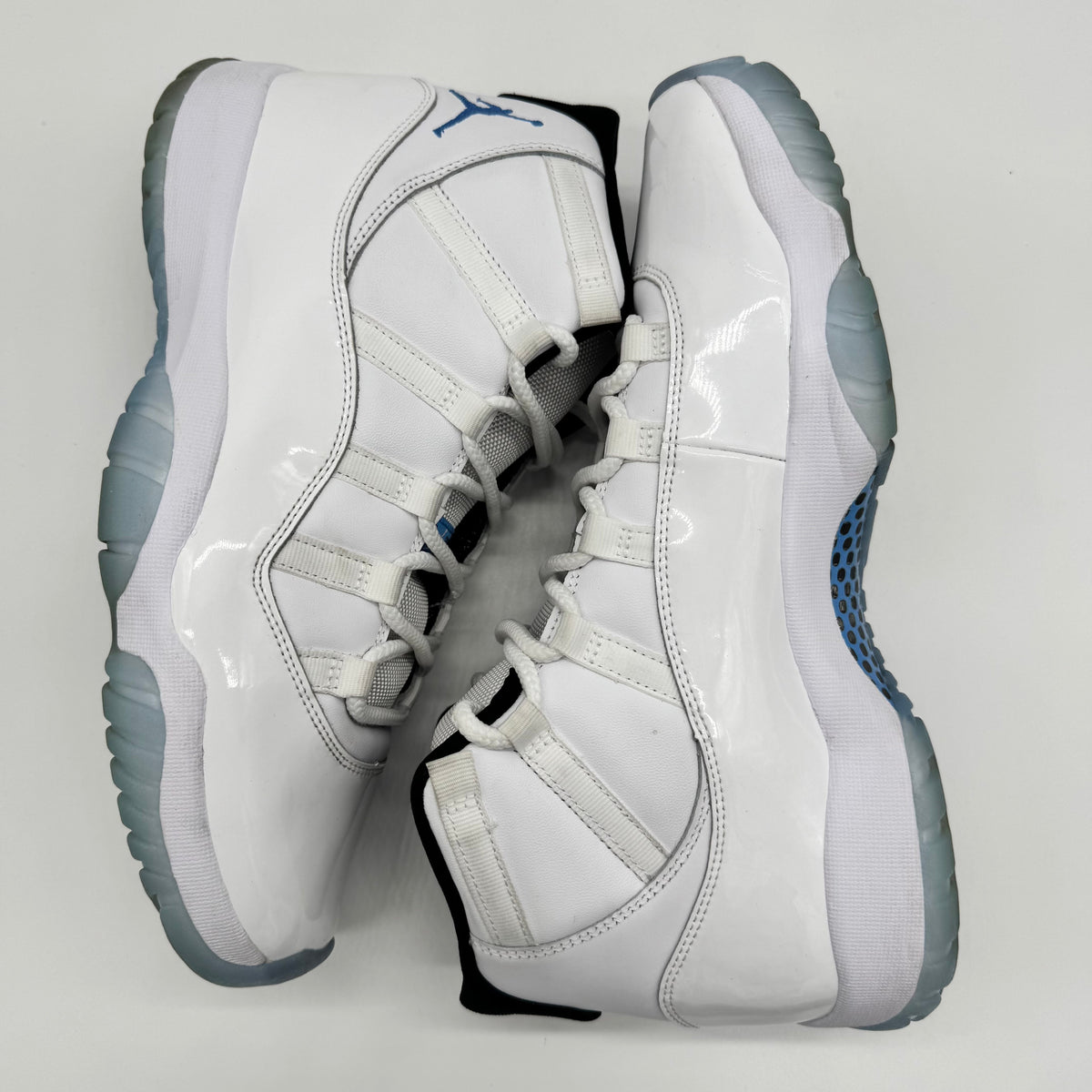 Jordan 11 Legend Blue (2024)