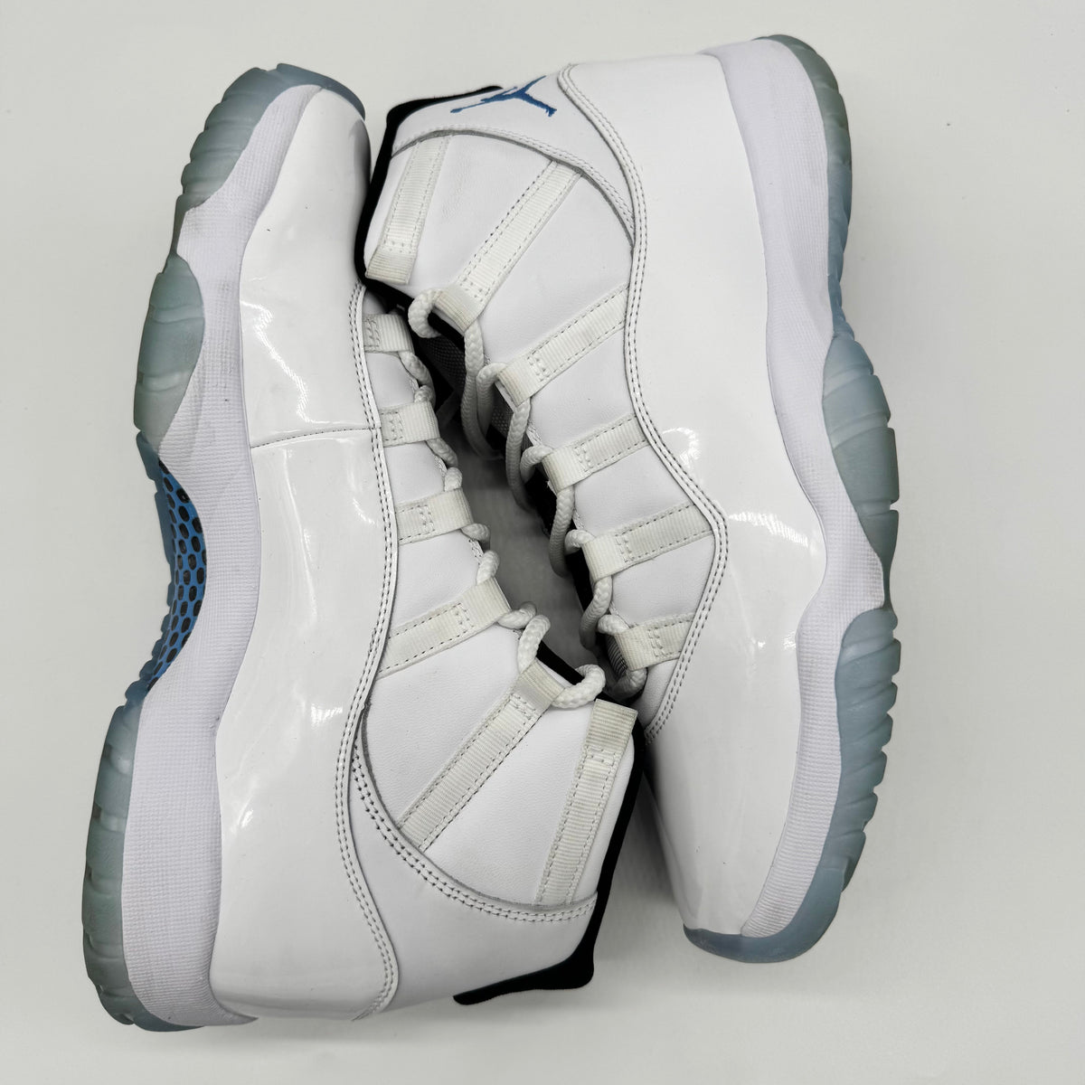 Jordan 11 Legend Blue (2024)