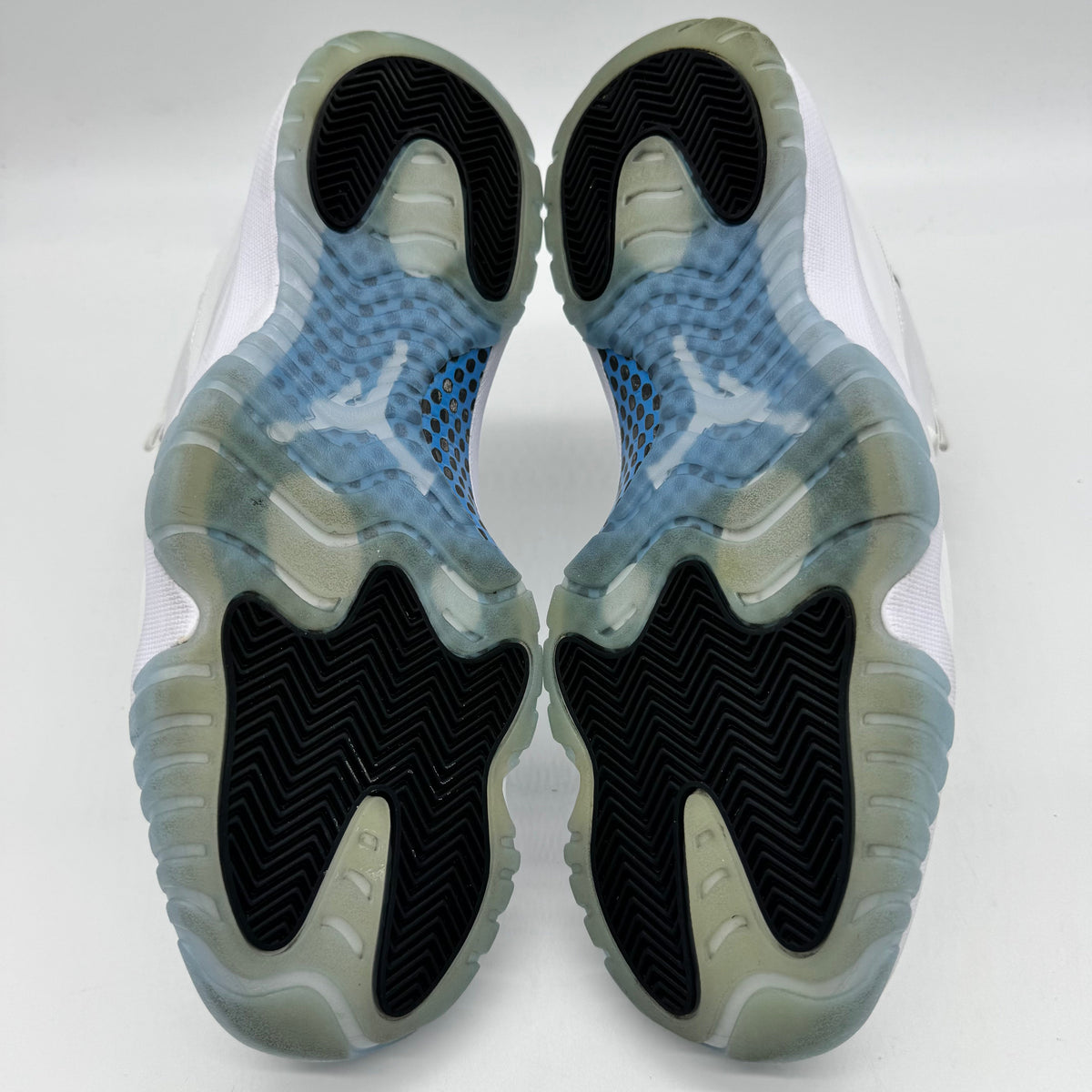 Jordan 11 Legend Blue (2024)