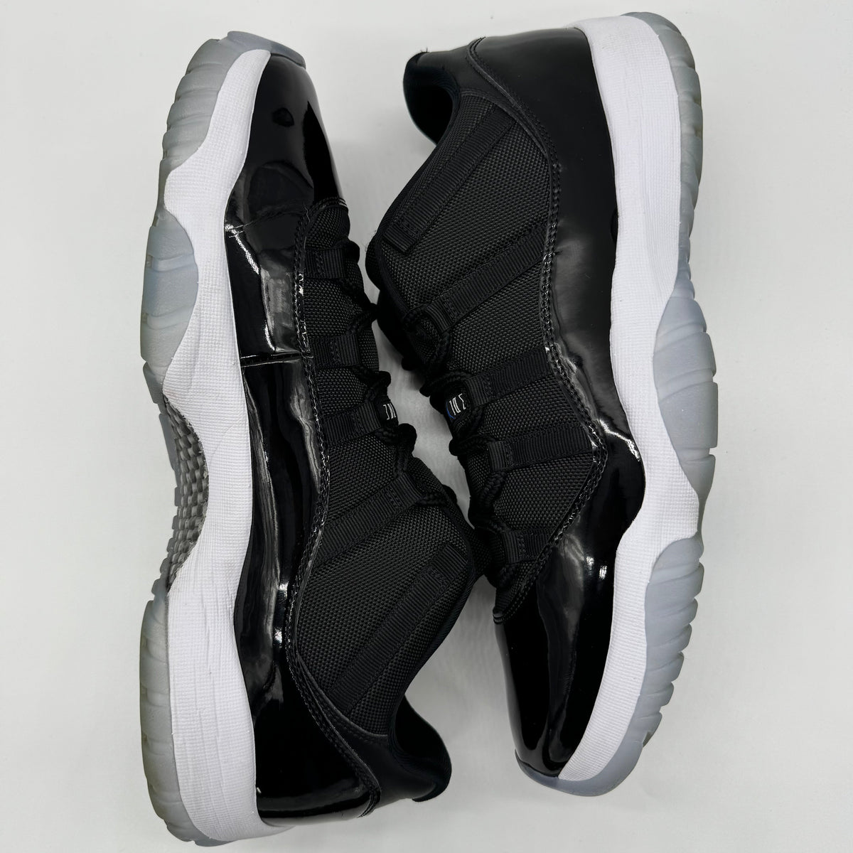 Jordan 11 Low Space Jam