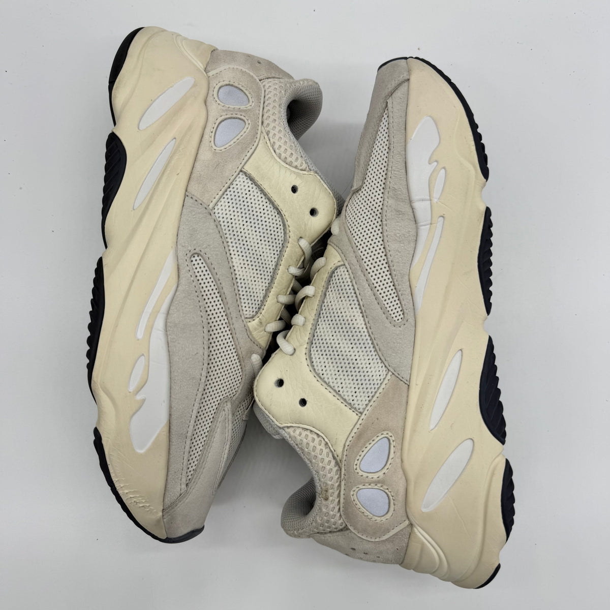 Adidas Yeezy Boost 700 Analog