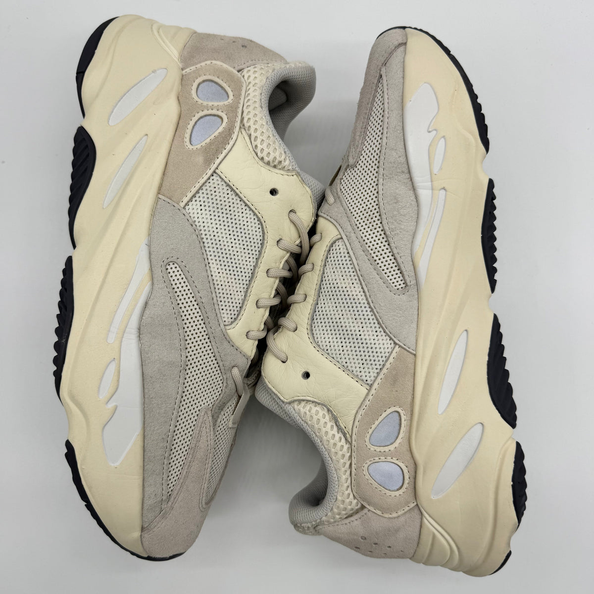 Adidas Yeezy Boost 700 Analog