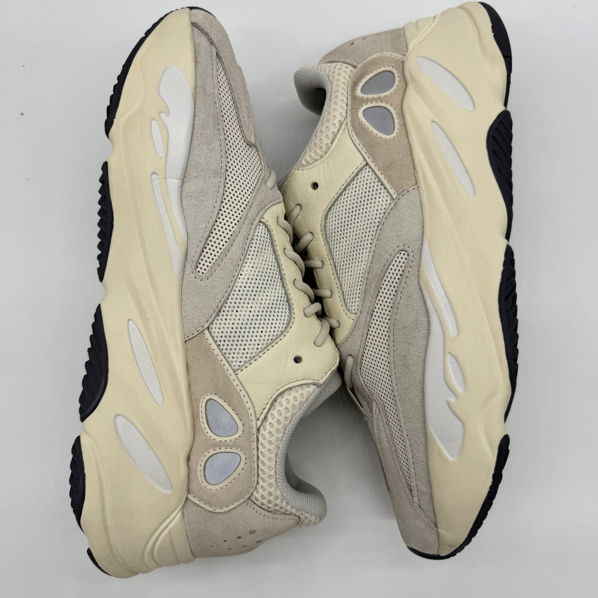 Adidas Yeezy Boost 700 Analog