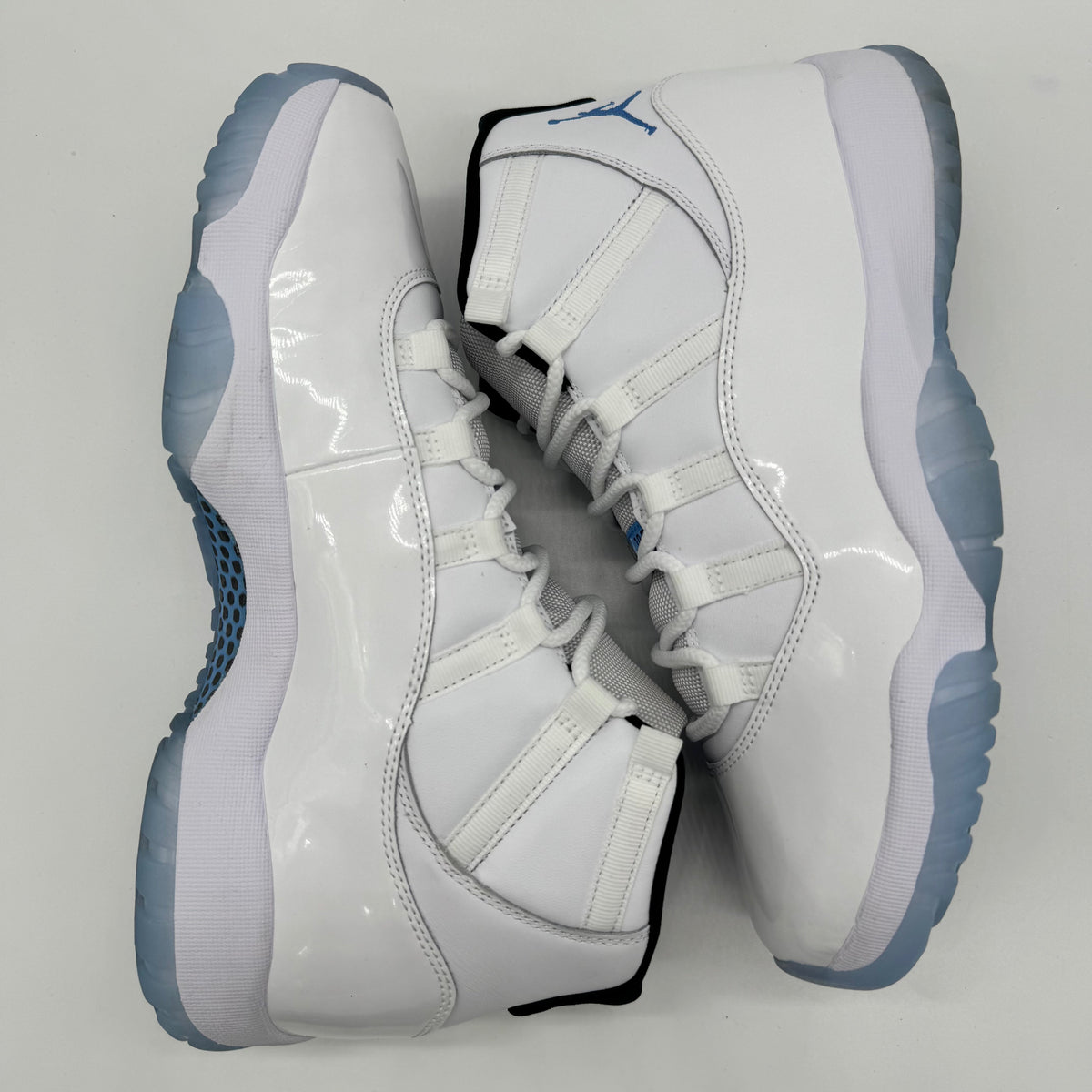 Jordan 11 Legend Blue (2024)