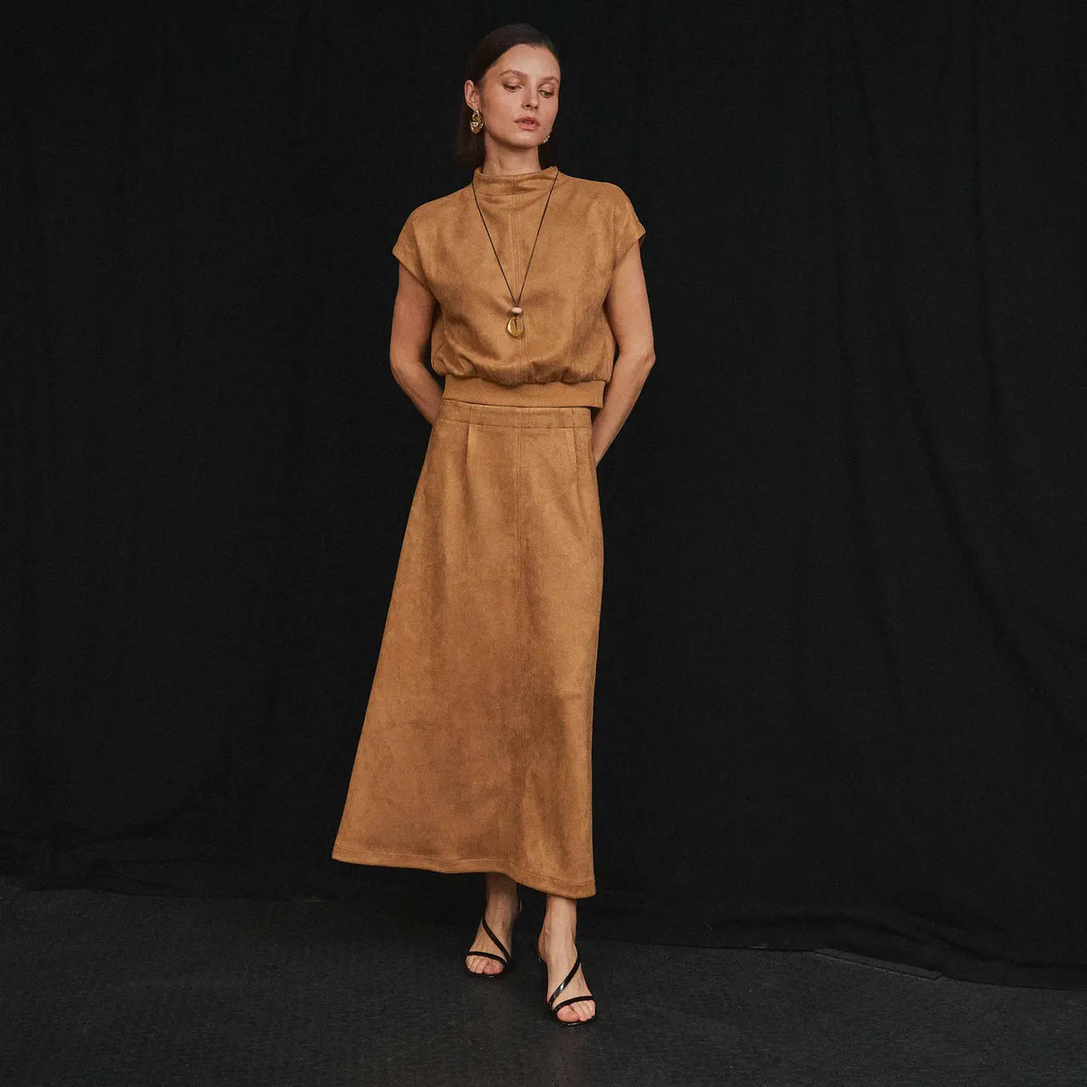 MOCK NECK STRETCH SUEDE TOP & SKIRT SET