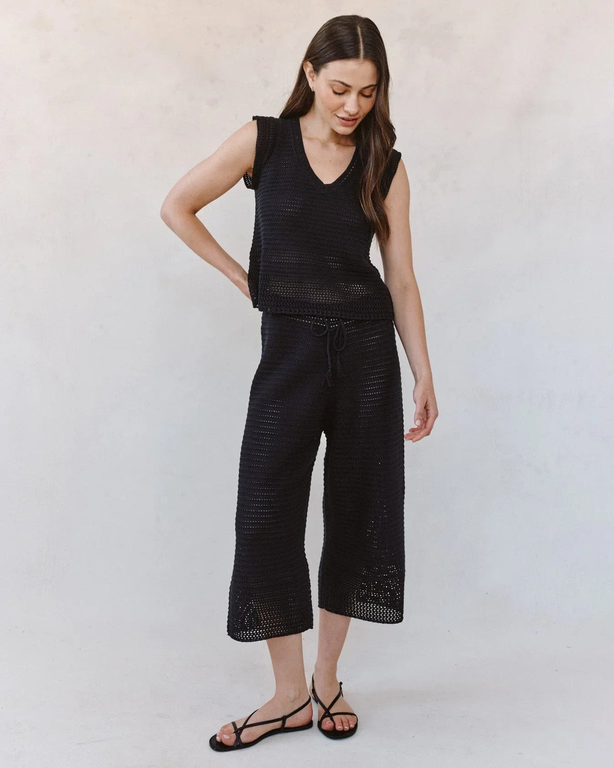 SHORT SLEEVE V-NECK CROCHET TOP
