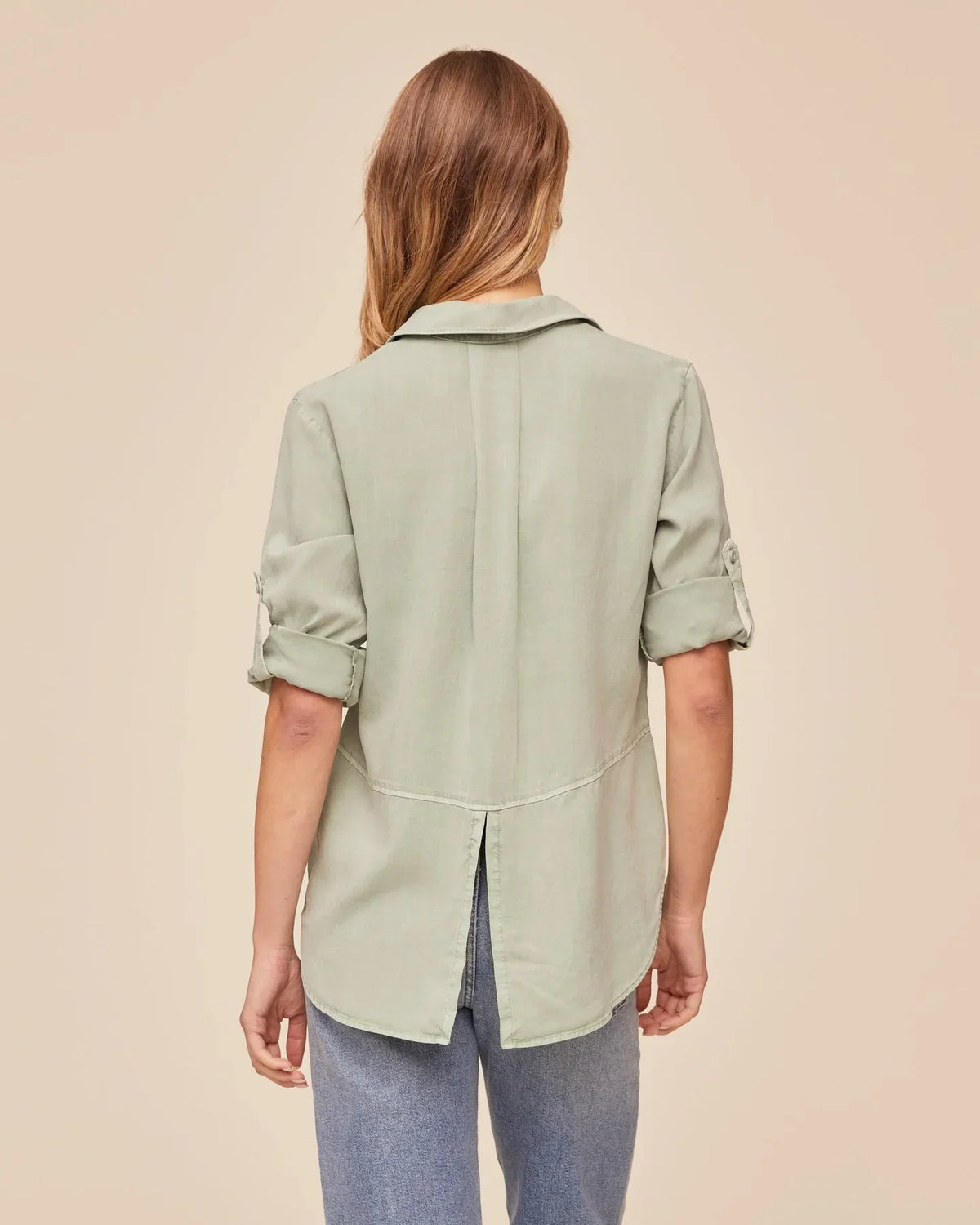 SPLIT BACK BUTTON DOWN